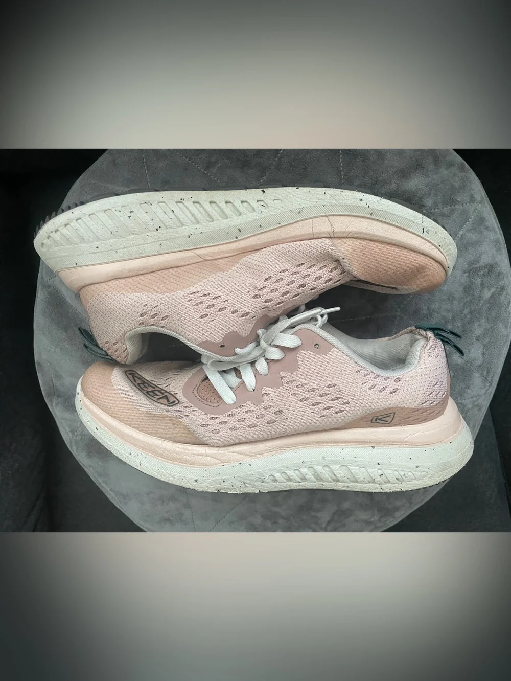 Keen light knit